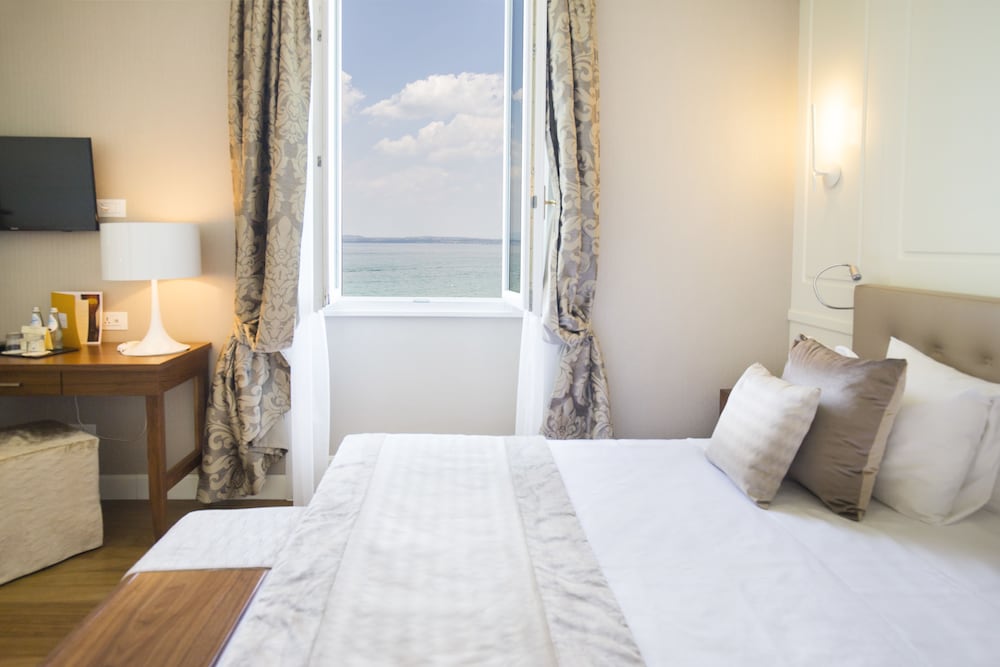 Junior Suite, Lake View (Prestige) - Photo 2