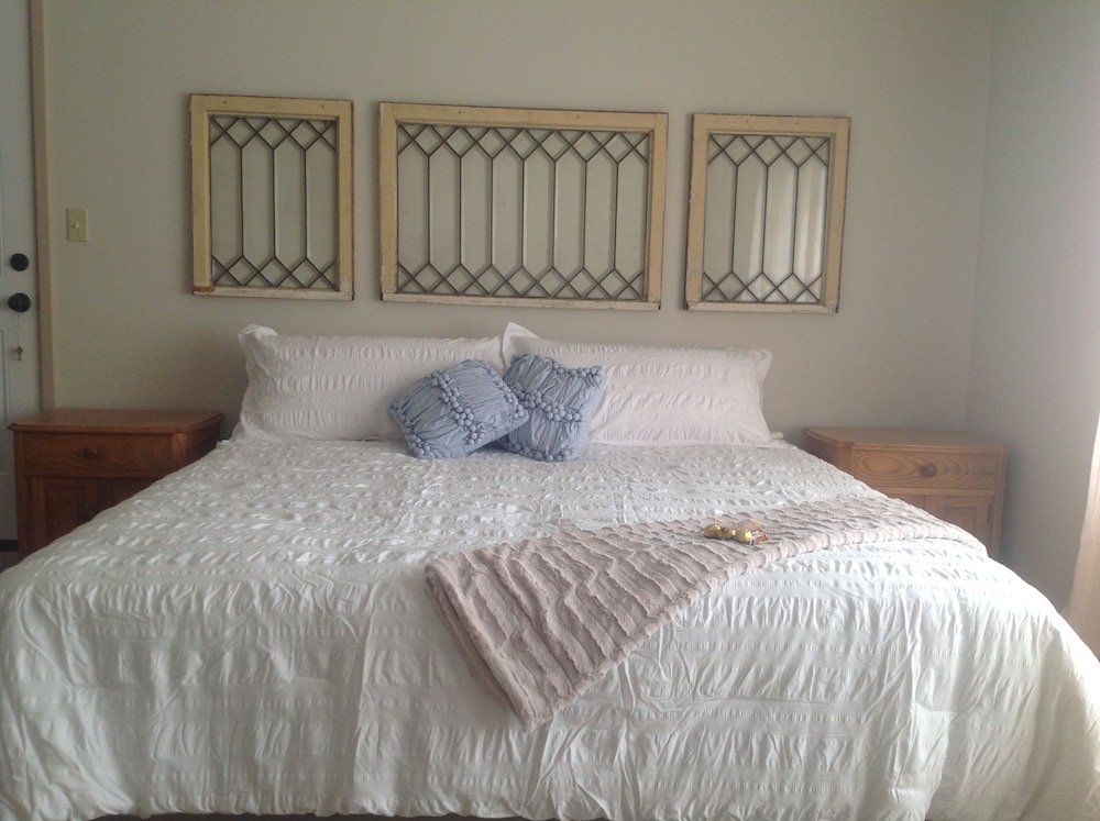 Room, 1 King Bed (Shabby Chic) photo 2