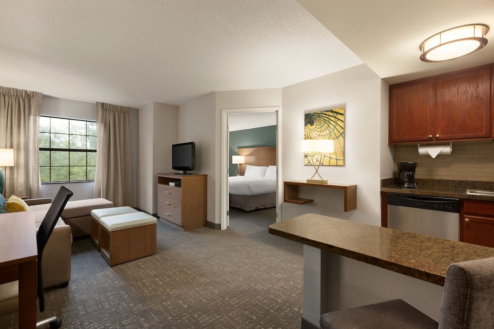 Suite, 1 Bedroom, Kitchen - Photo 8