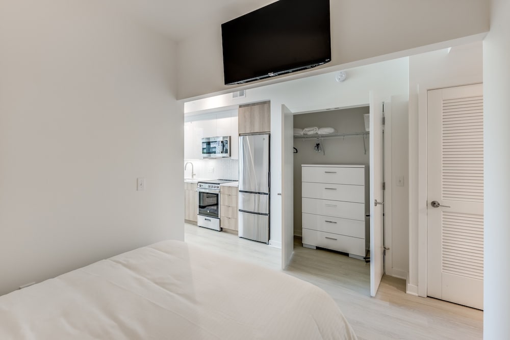 Luxury Apartment, 1 Bedroom, Balcony (Room décor/layout/colors vary by unit) - Photo 11