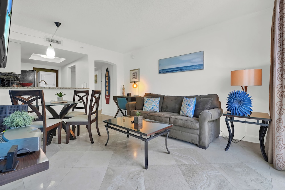 Comfort Condo, 1 King Bed with Sofa bed, Private Bathroom photo 1