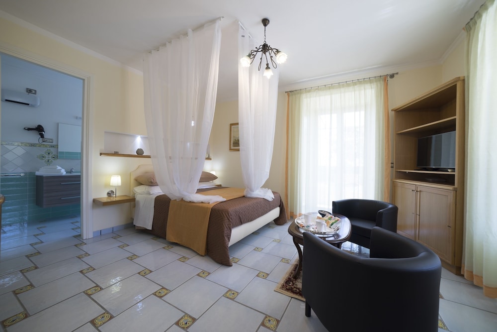 Suite, Garden View