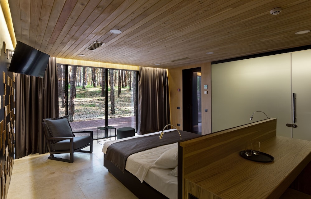 Chalet, 2 Bedrooms, Jetted Tub (Number 1) photo 3