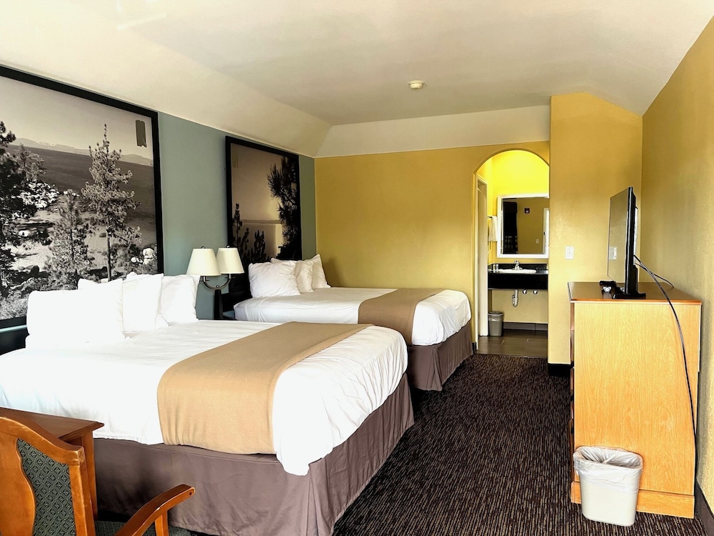 Room, 2 Queen Beds, Accessible, Non Smoking - Photo 1