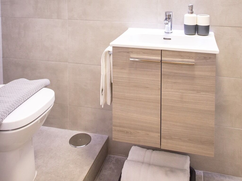 Deluxe Double Room, Ensuite (Mountain Suite 102) photo 3