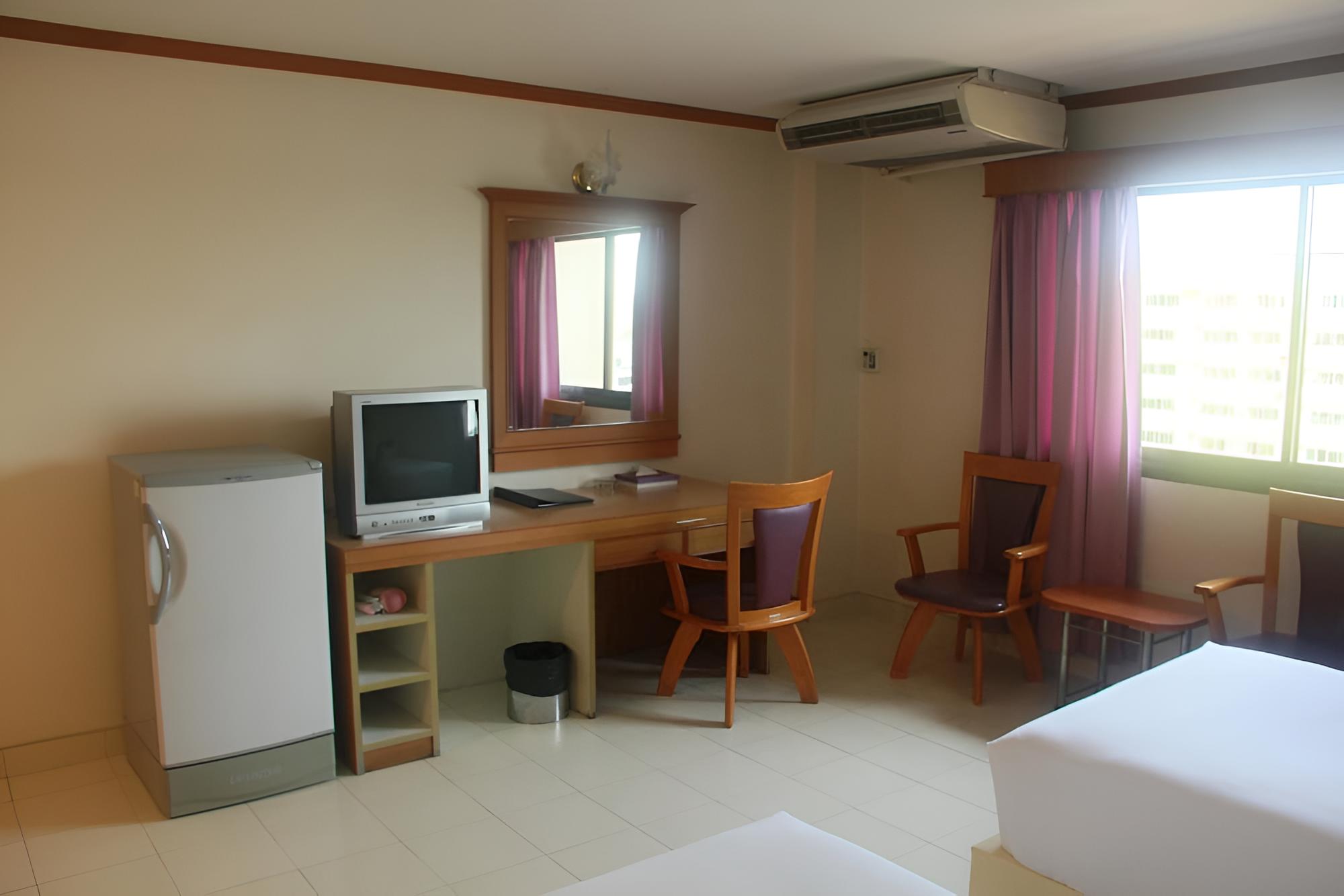 Standard Room, 2 Twin Beds photo 2