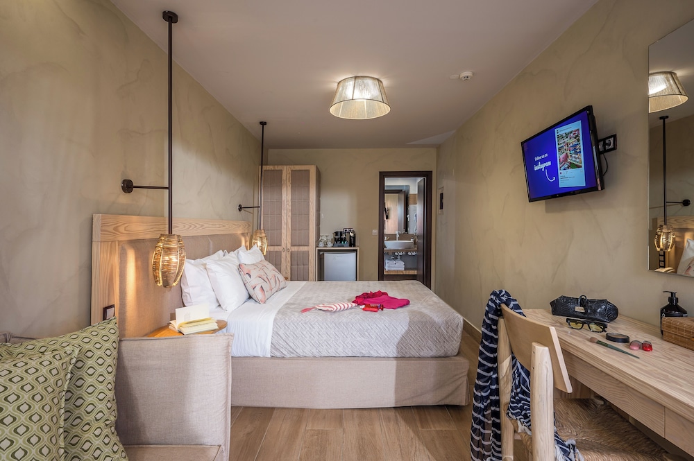 Deluxe Room With Inland View