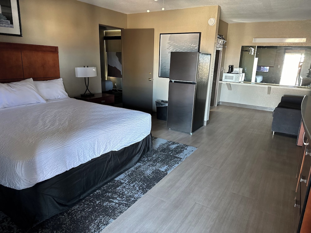 Room, 1 King Bed, Non Smoking - Photo 1