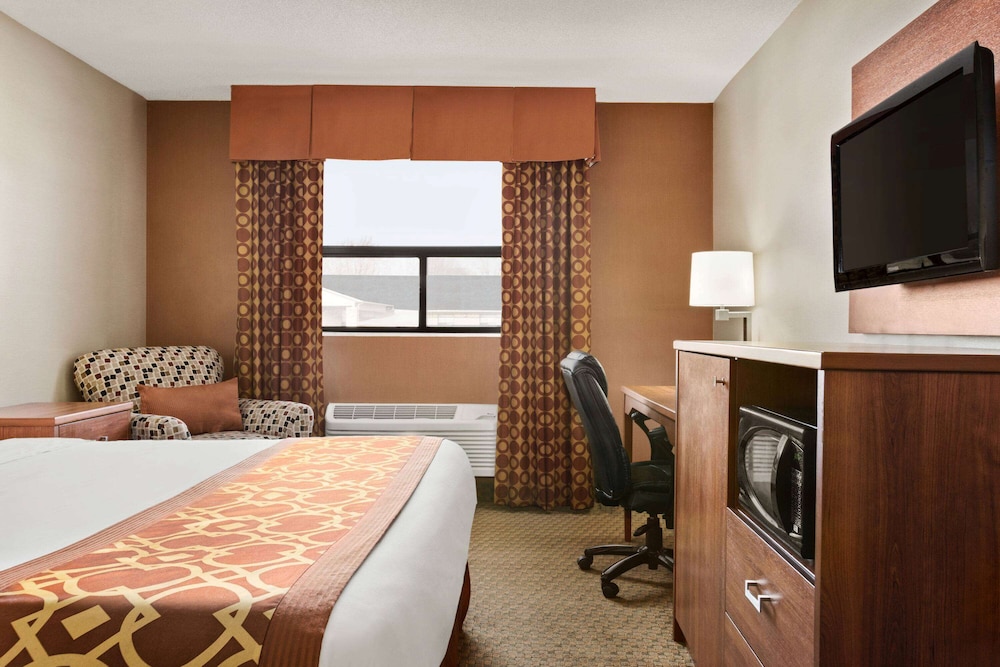 Room, 1 Queen Bed, Accessible, Non Smoking - Photo 2