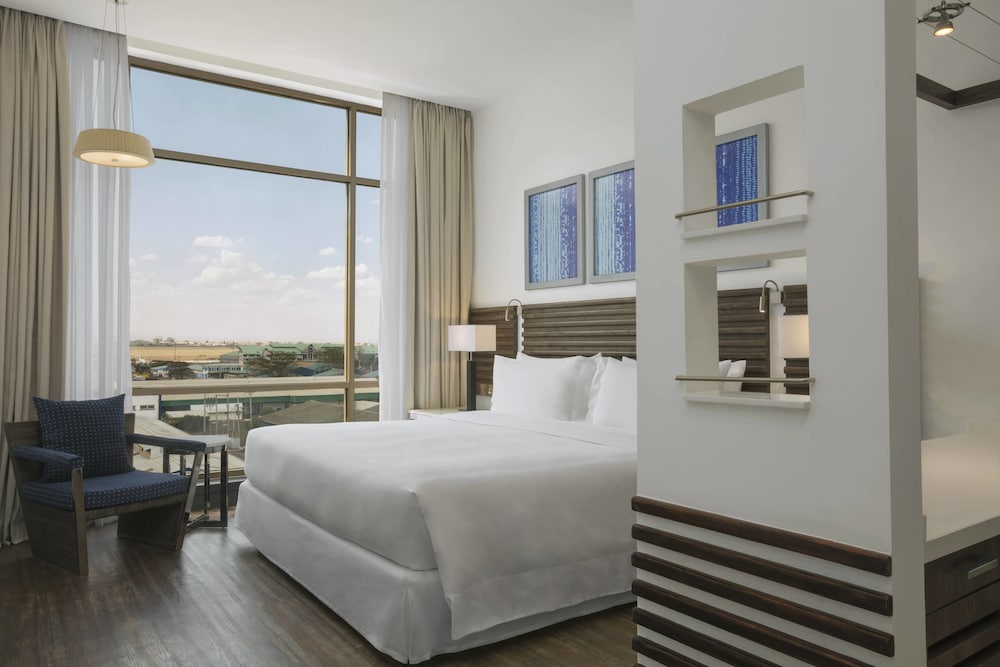 Suite, 1 King Bed, Park View photo 2