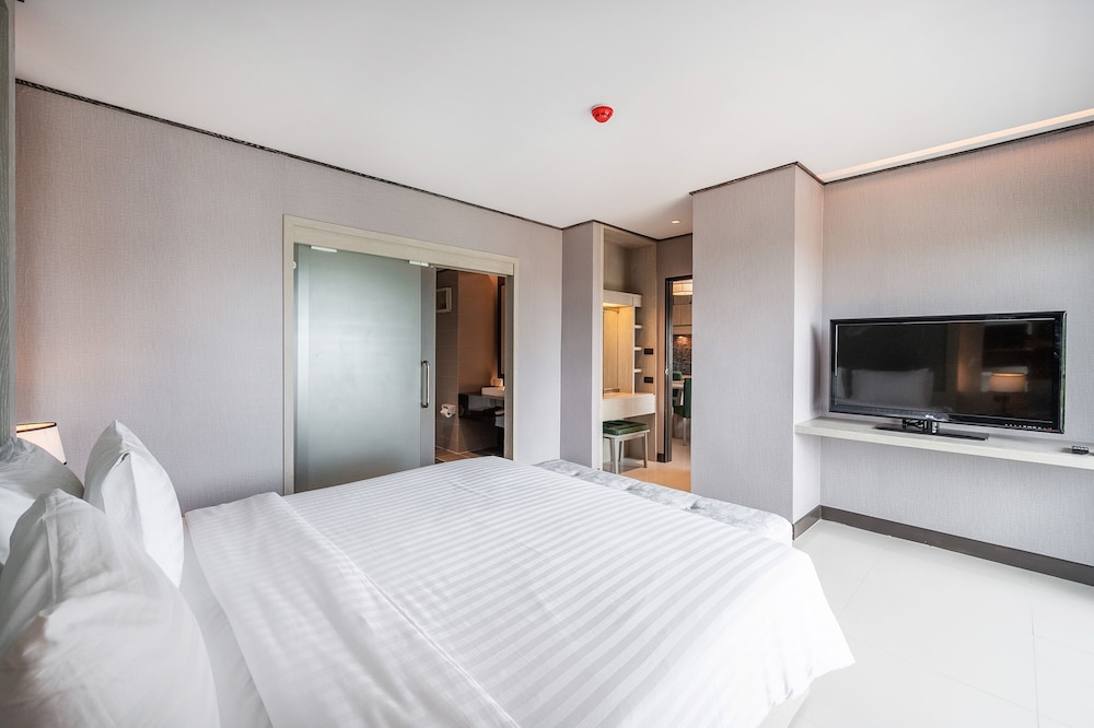 room photo