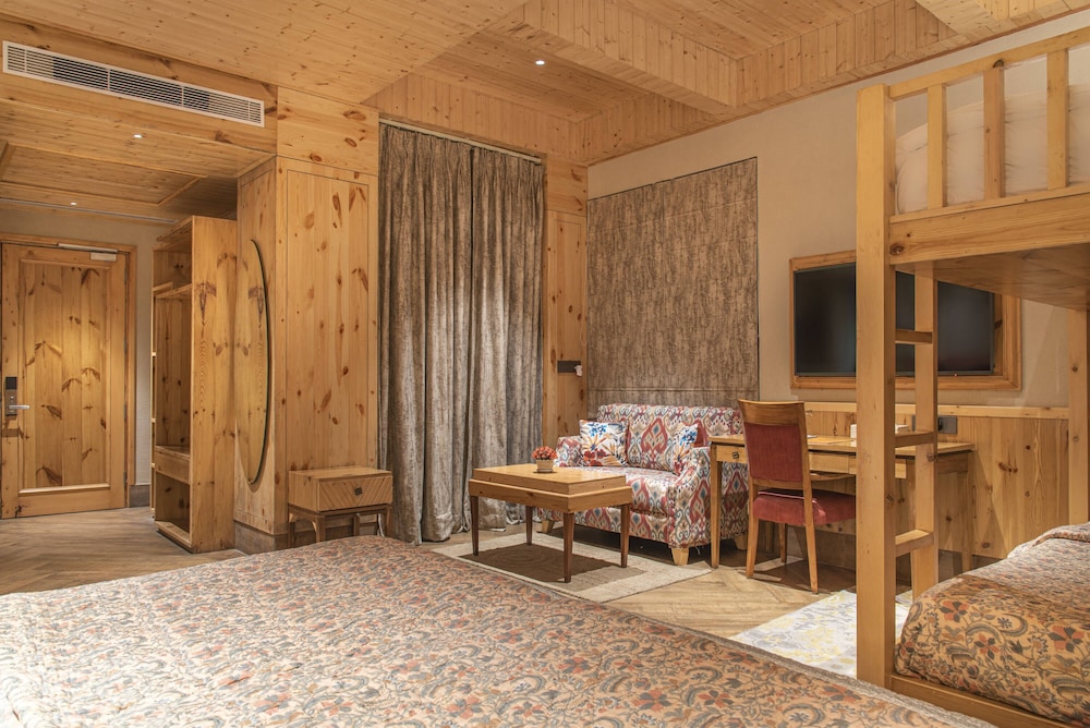 Family Quadruple Room, Balcony, Valley View photo 2