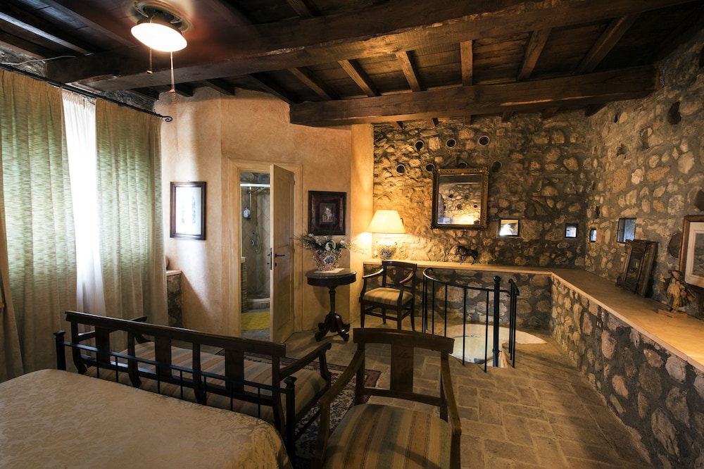 Luxury Duplex, 1 Queen Bed, Hill View, Tower photo 2