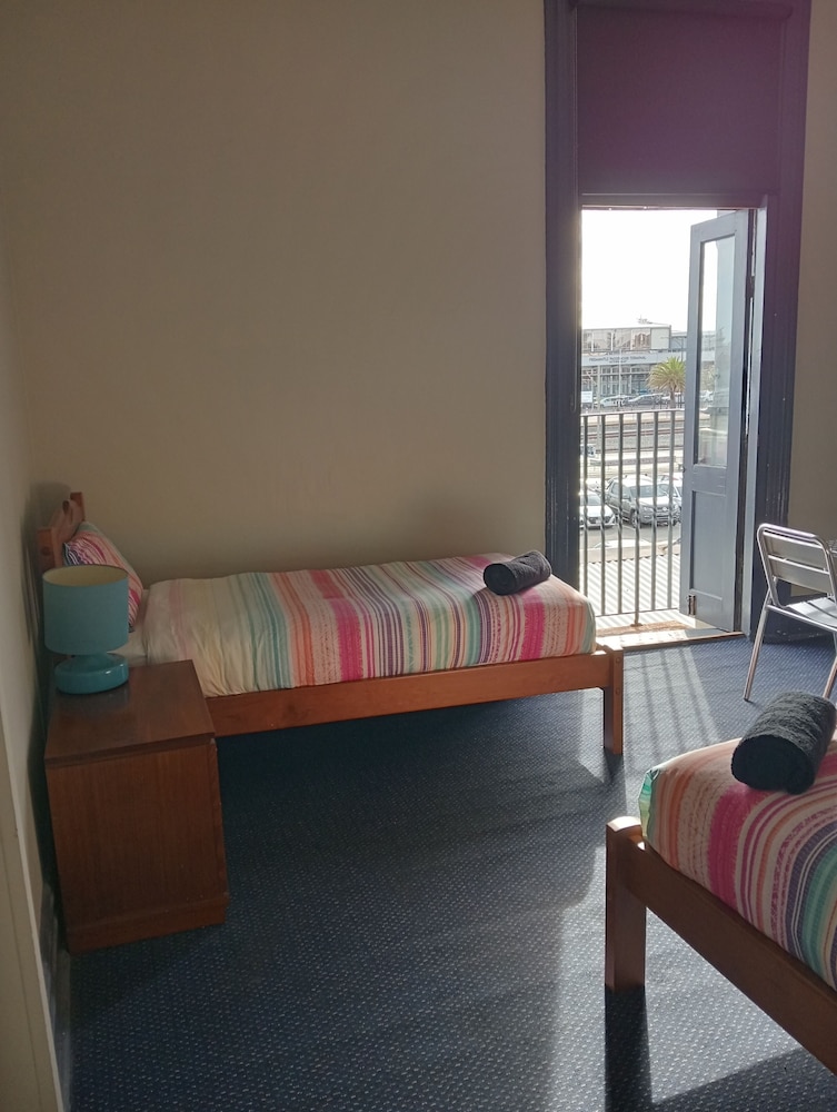 Basic Triple Room, Non Smoking photo 3