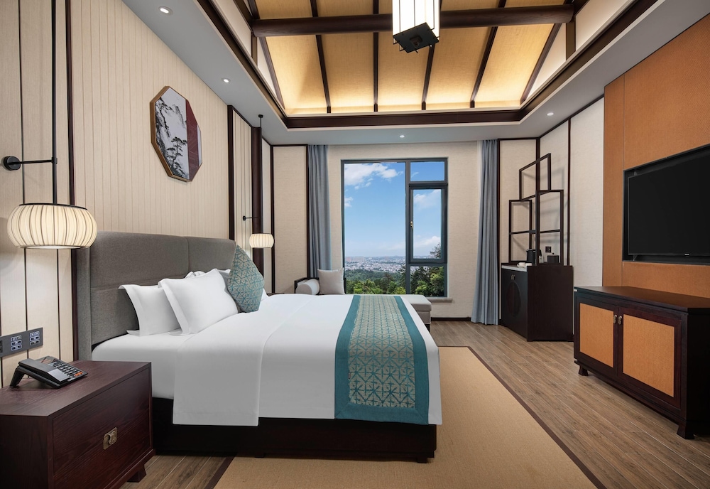 Executive Suite, 1 King Bed, Smoking
