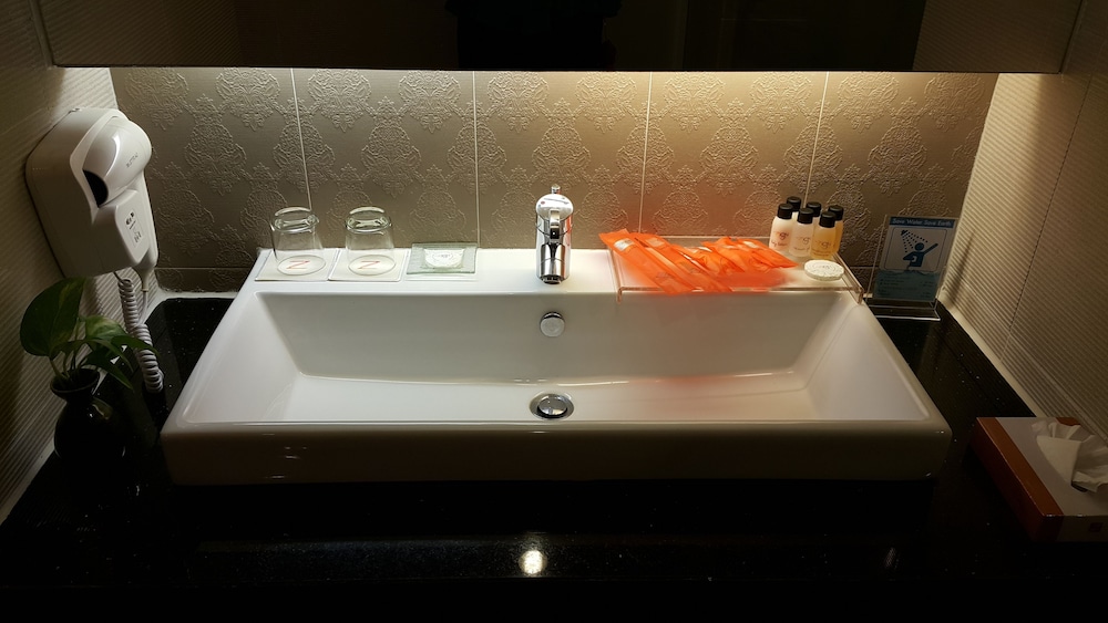 Suite, 1 Bedroom, Sea View thumbnail 5