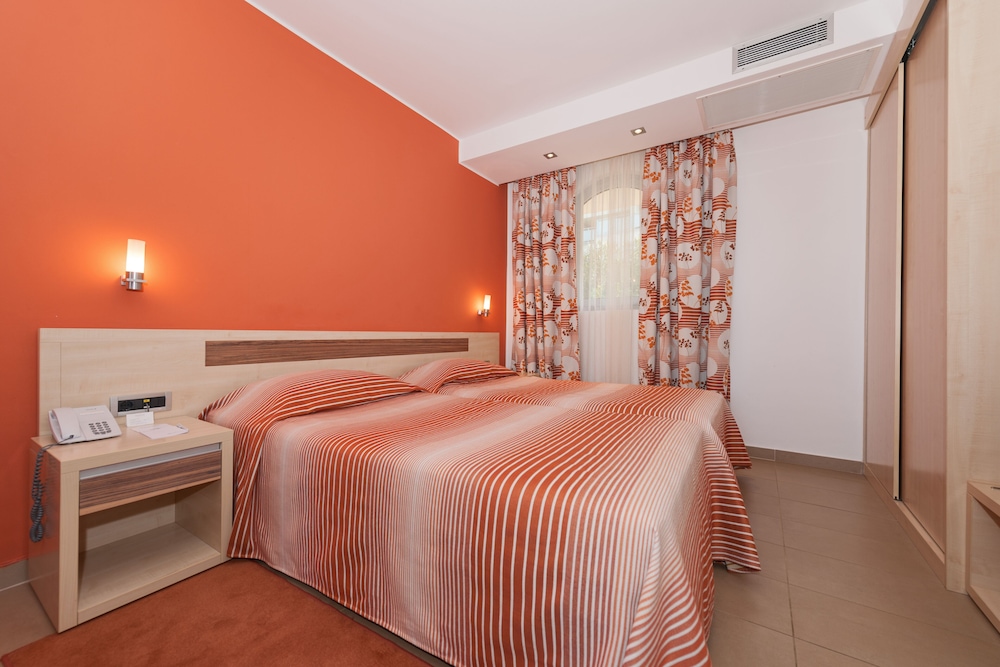 Superior Triple Room photo 2