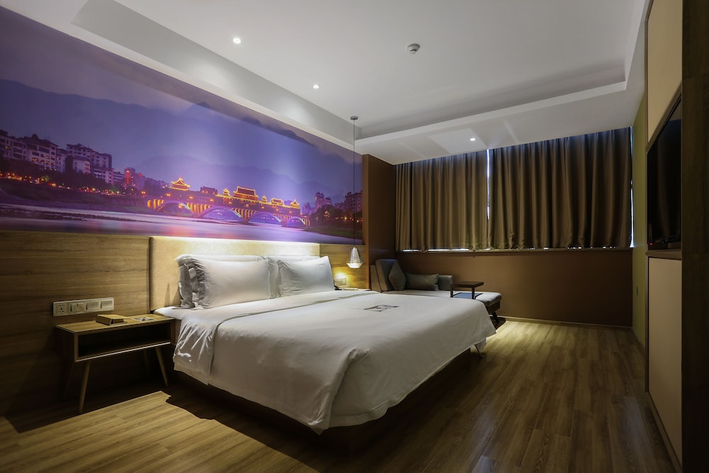 Business Room, Courtyard View