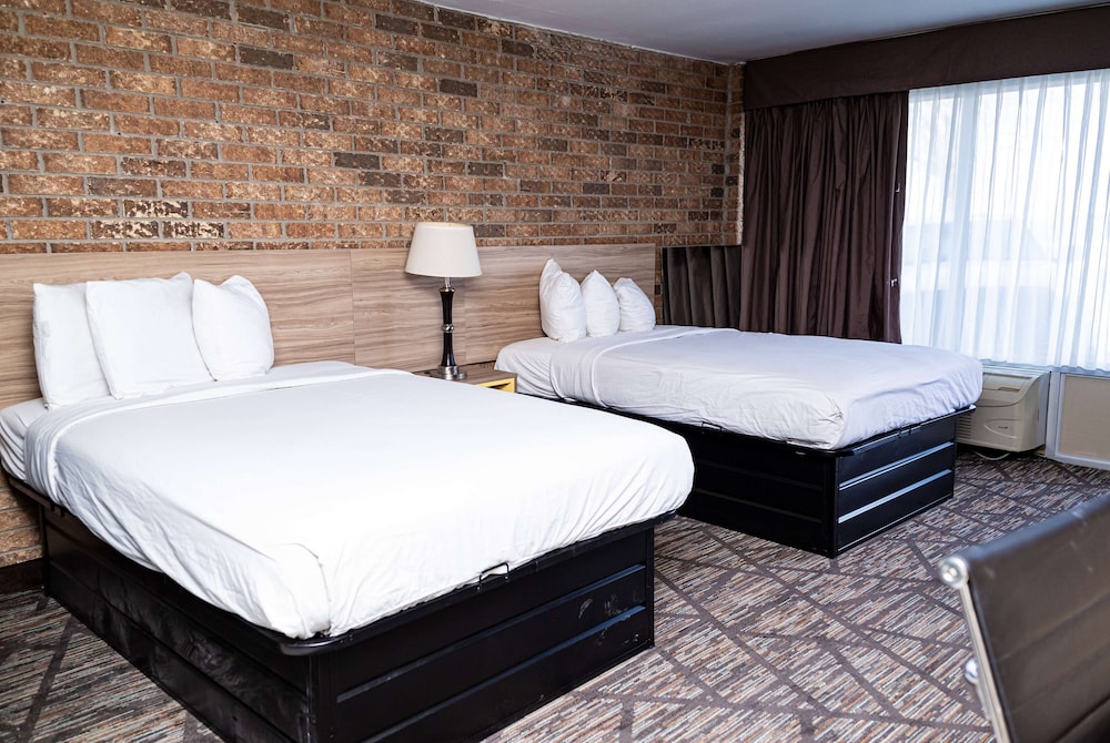 Room, 2 Double Beds, Non Smoking - Photo 1