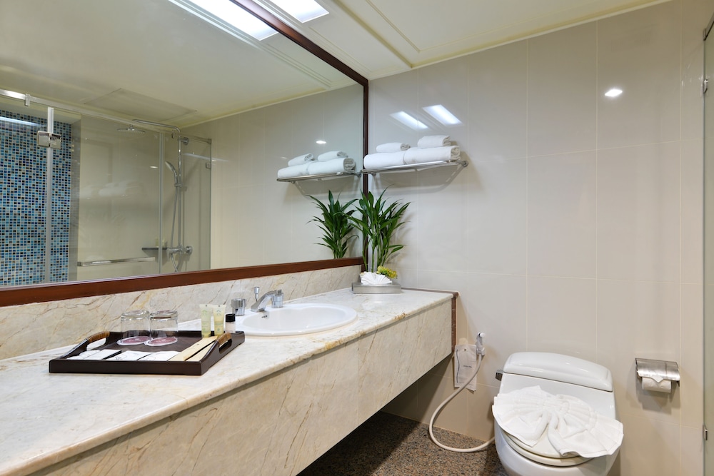 Executive Room thumbnail 5
