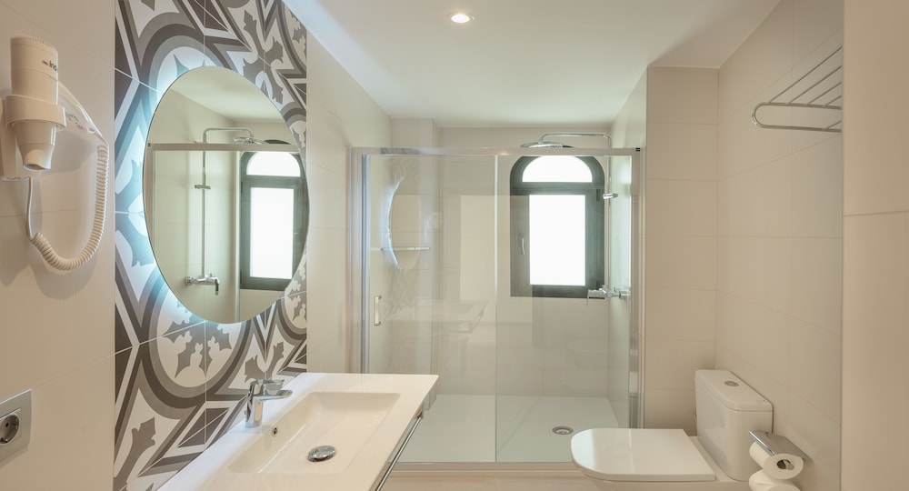 Double or Twin Room, Sea View - Photo 7