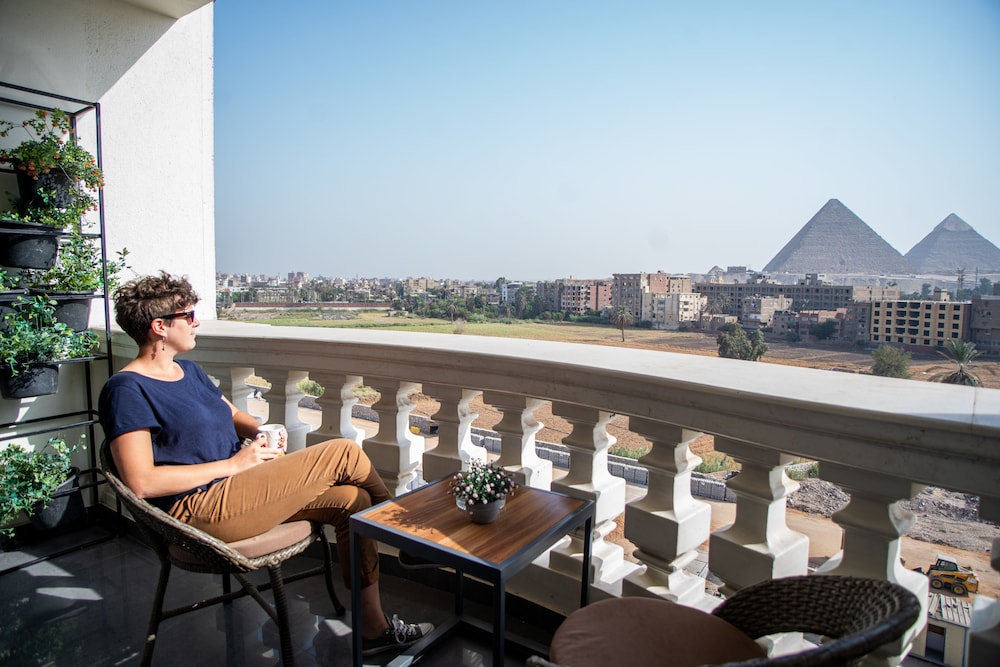 Superior Double or Twin Room (Pyramids View) photo 2