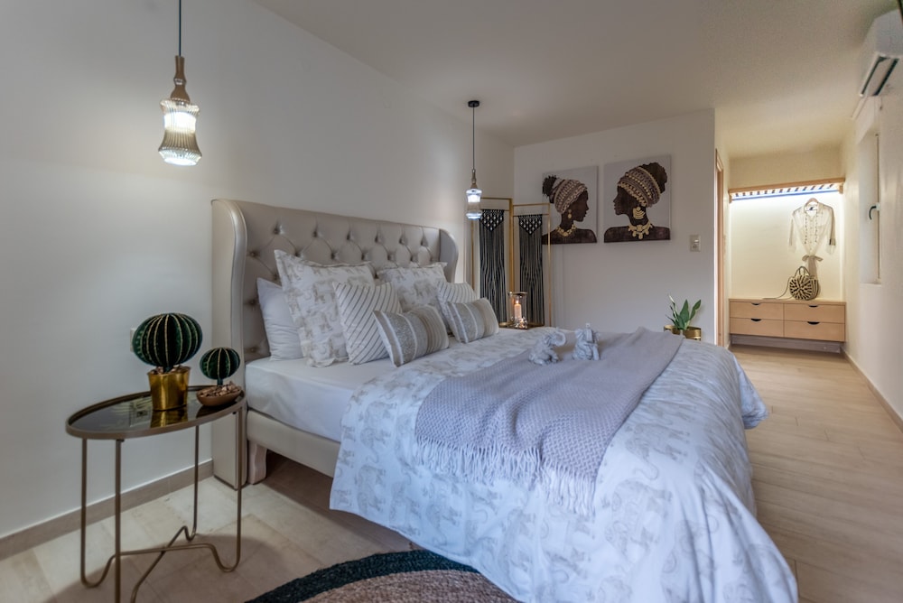 Junior Studio Suite, 1 Queen Bed, Garden View