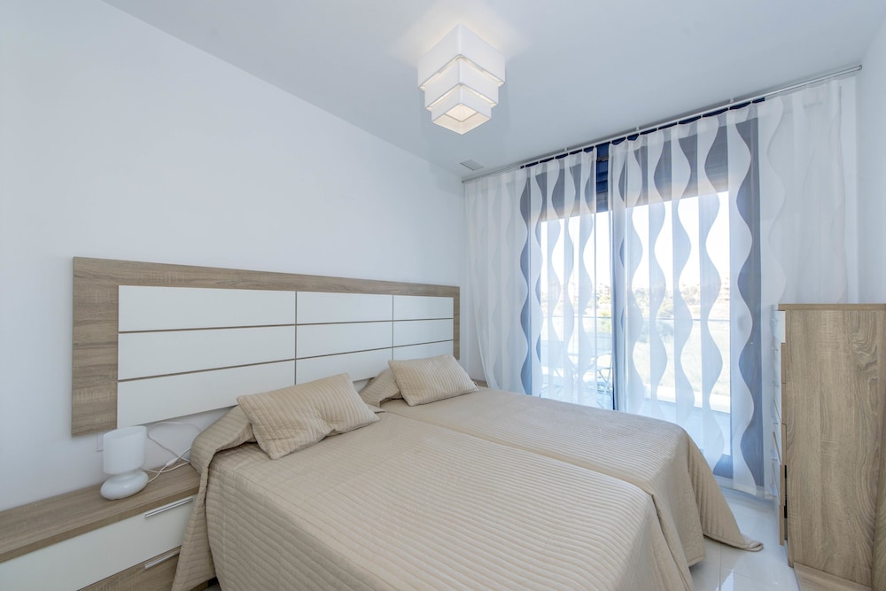 Apartamento, 2 habitaciones, terraza, vista al mar