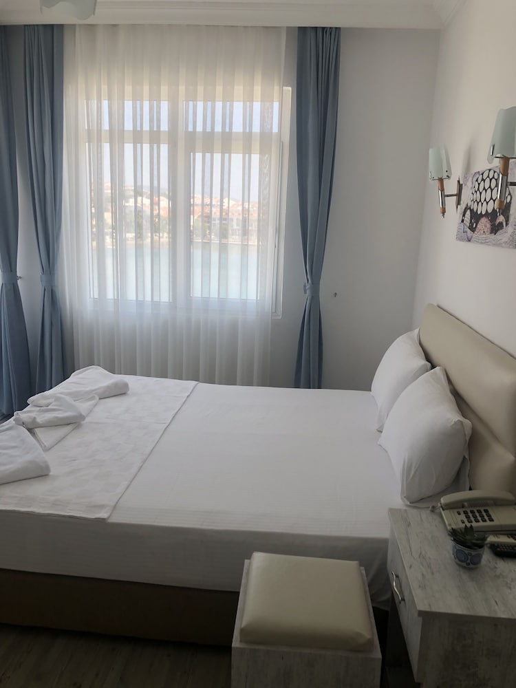 Standard Double Room, 1 Queen Bed, Sea View photo 2