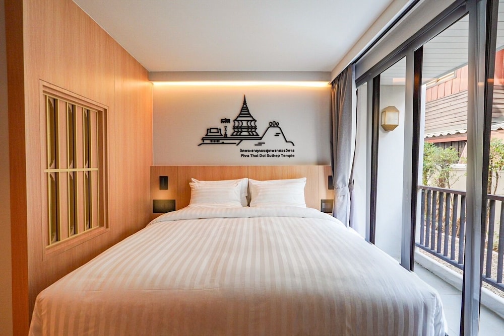 Superior Room, 1 King Bed, Balcony, Garden View