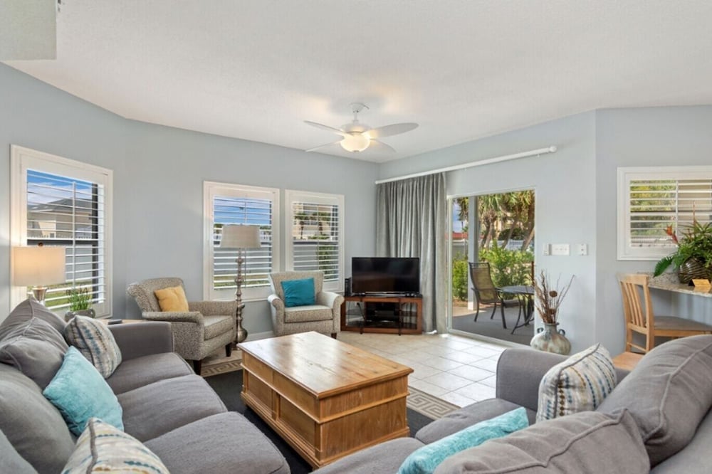 Condo, 2 Bedrooms
