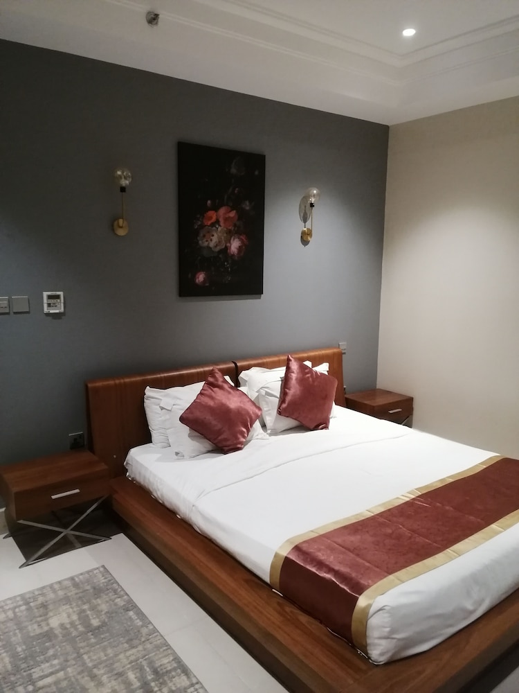 Basic Apartment photo 1