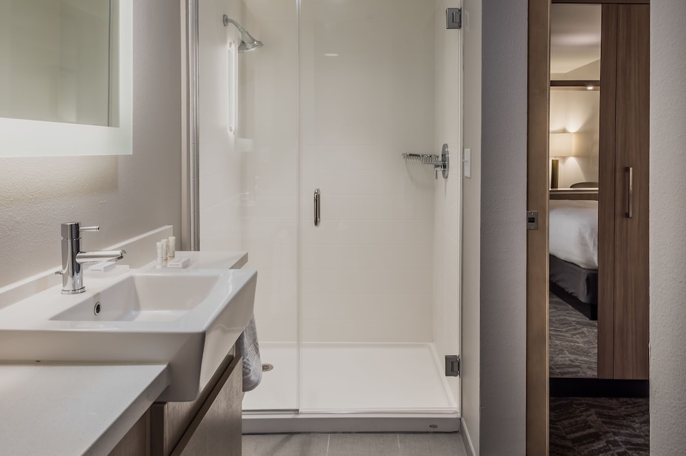 Suite, Multiple Beds, City View (Balcony), photo 6