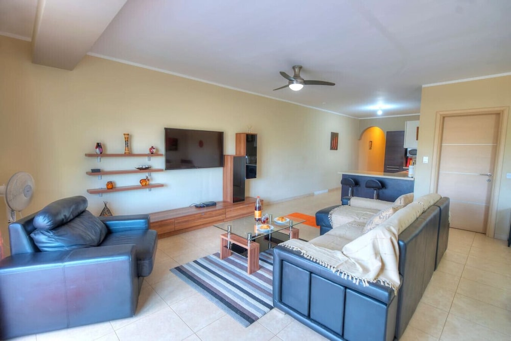 Apartment photo 2