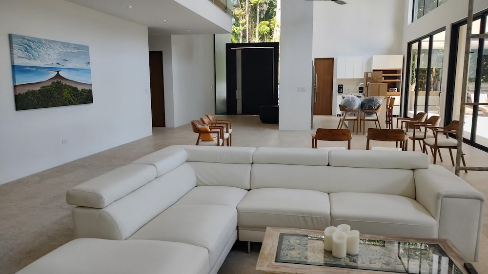 Villa photo 1
