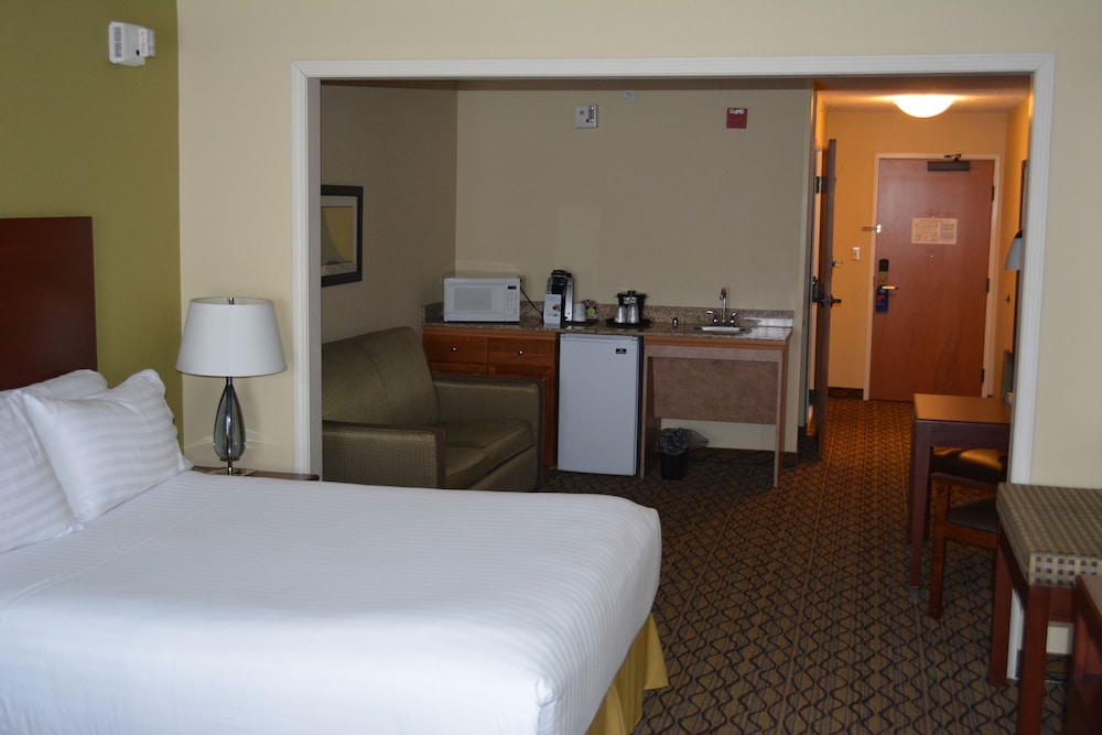 Standard Room, 1 King Bed, Accessible (Mobility) - Photo 1