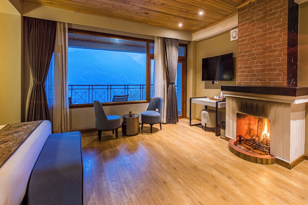 Luxury Room with Balcony & Fireplace photo 1