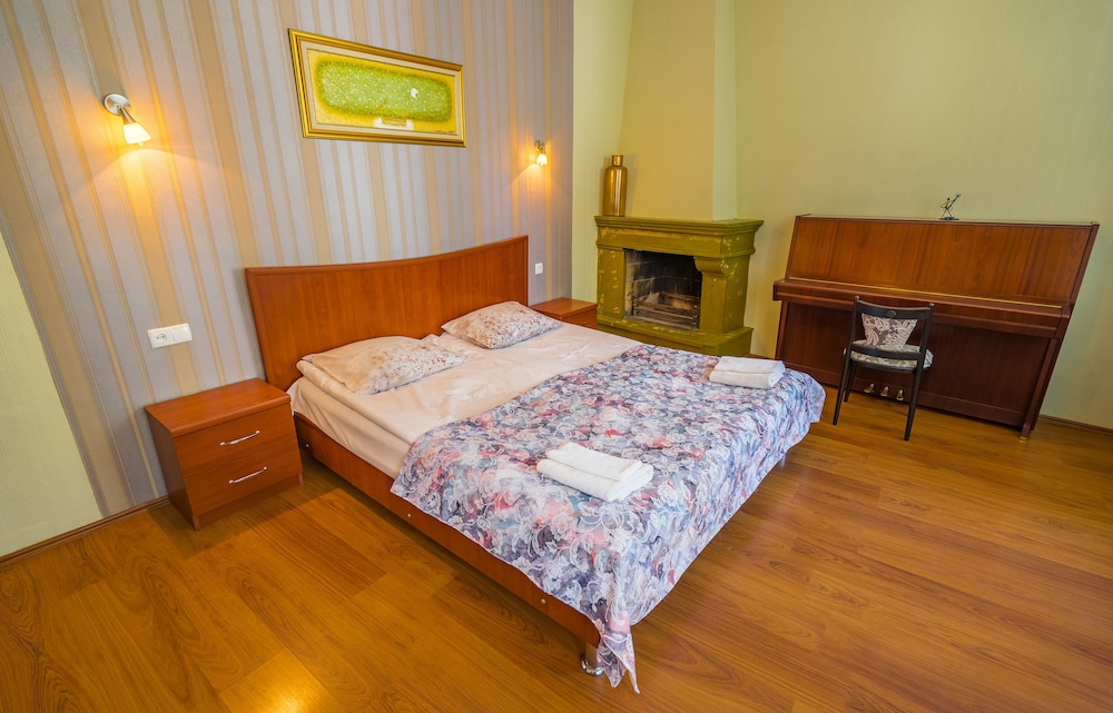 Family Room, 2 Bedrooms photo 1