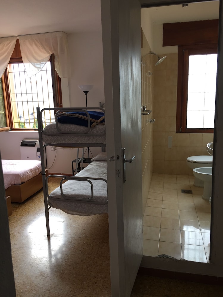Shared Dormitory, Mixed Dorm, Shared Bathroom photo 2