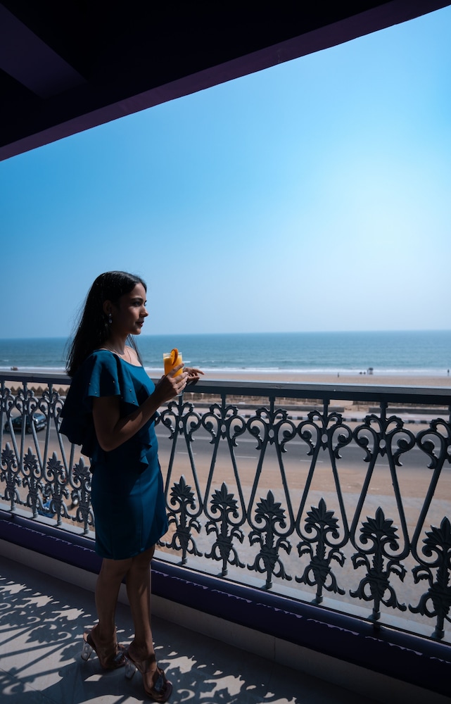 Executive Double Room, Balcony, Sea Facing - Photo 3