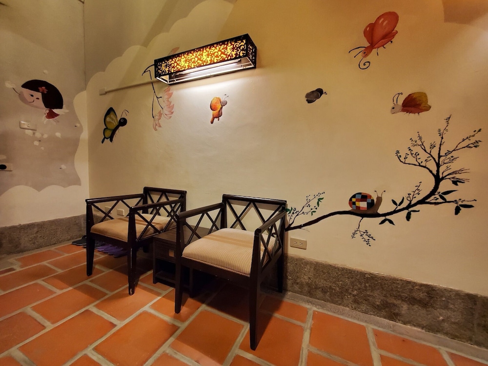 Traditional Quadruple Room - Photo 9