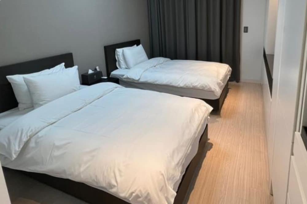 Standard Twin Room, City View - Photo 1