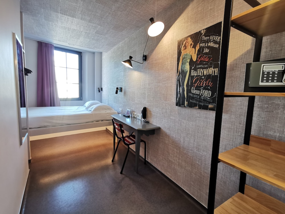 Chambre simple standard - Court Métrage