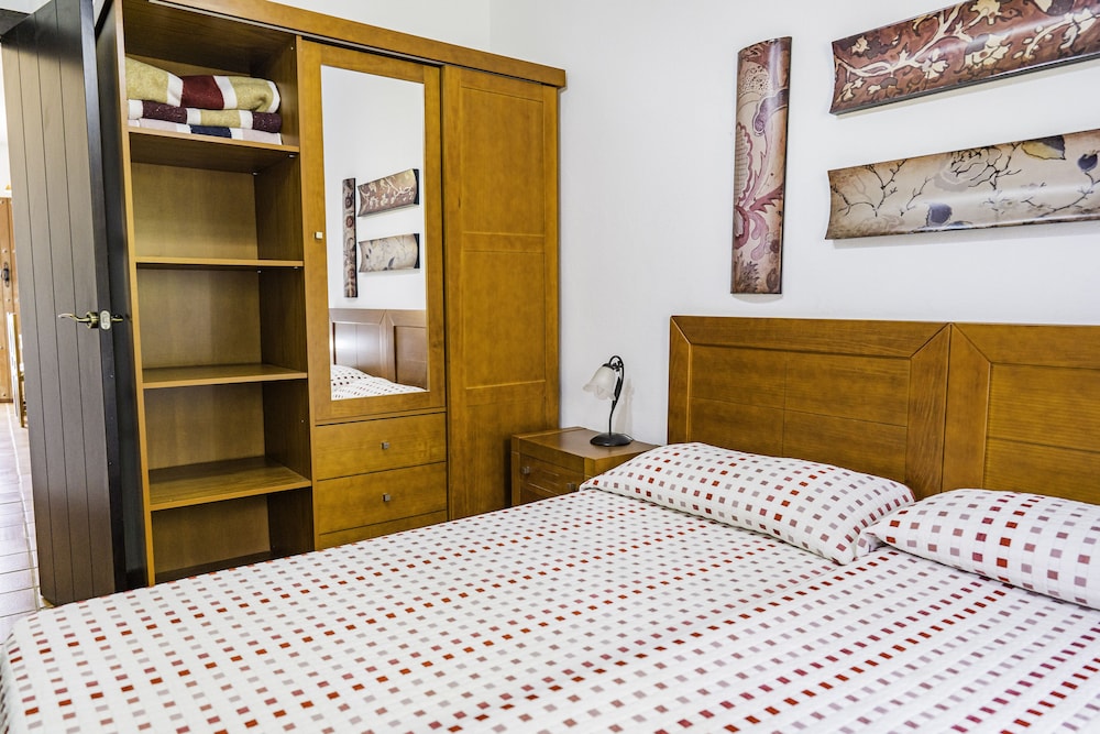 House, 2 Bedrooms, Terrace