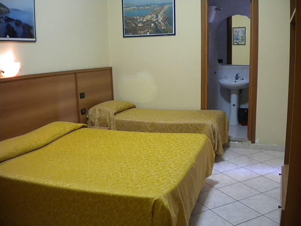 Triple Room - Photo 1