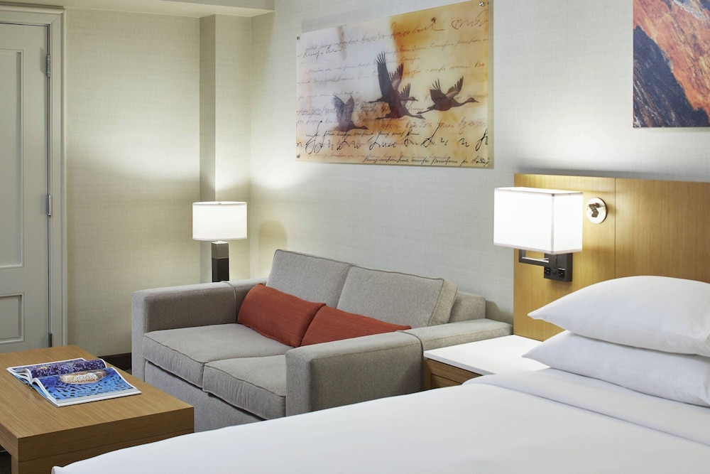Family Suite, 1 Bedroom (Hearing Accessible) - Photo 5