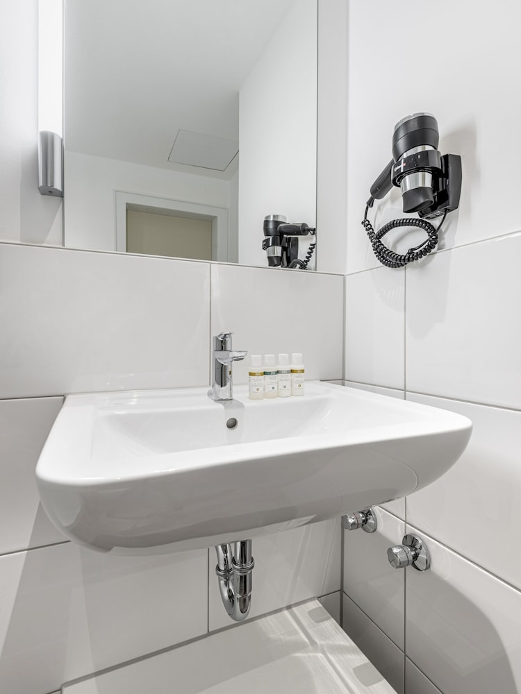 Medium Studio, Kitchenette, Balcony - Photo 13