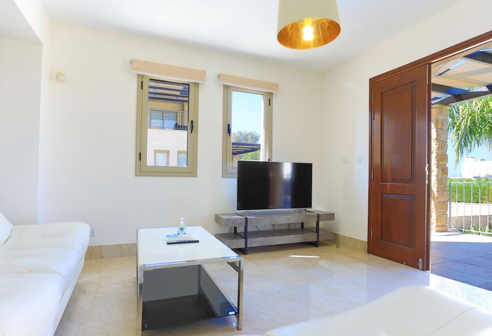 Villa photo 3