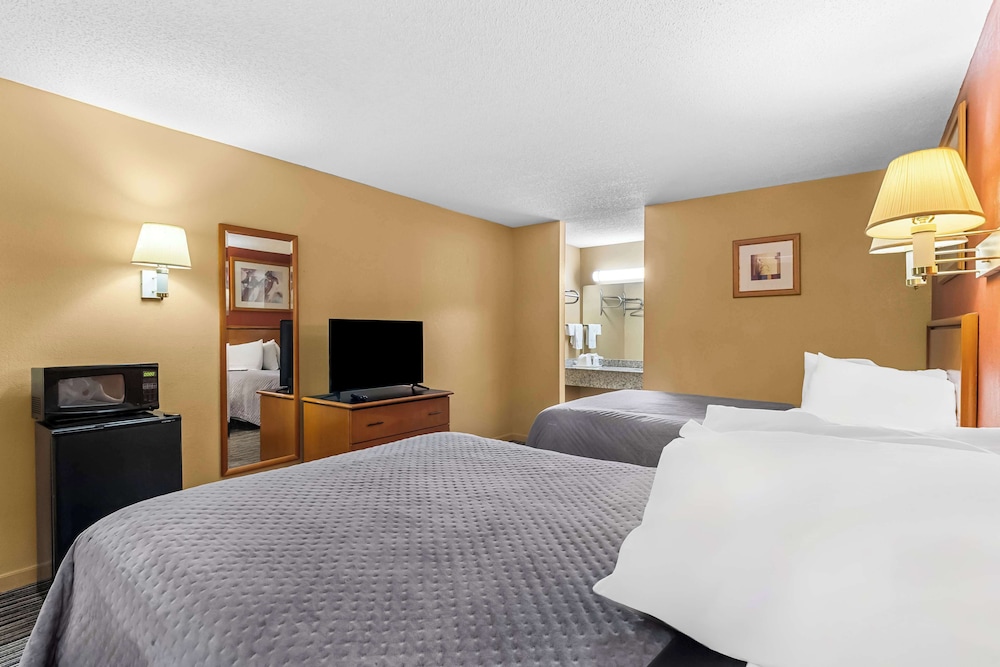 Room, 2 Double Beds, Non Smoking - Photo 2