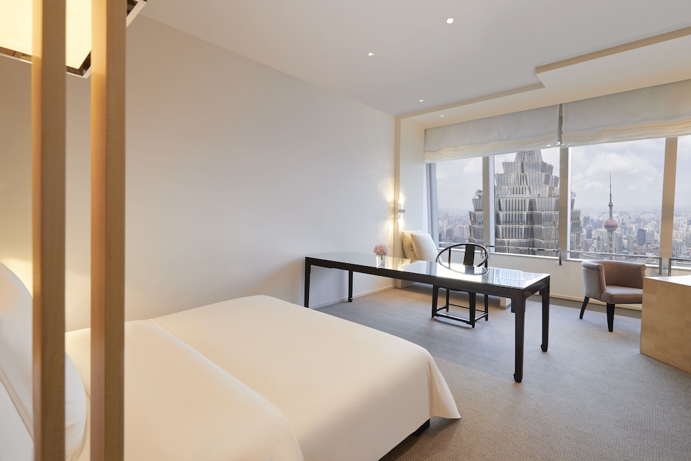 1 King Bed with Bund River View Deluxe photo 1